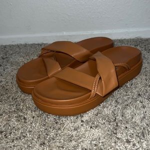 Lulu’s brown platform cross strap sandals — size 8
